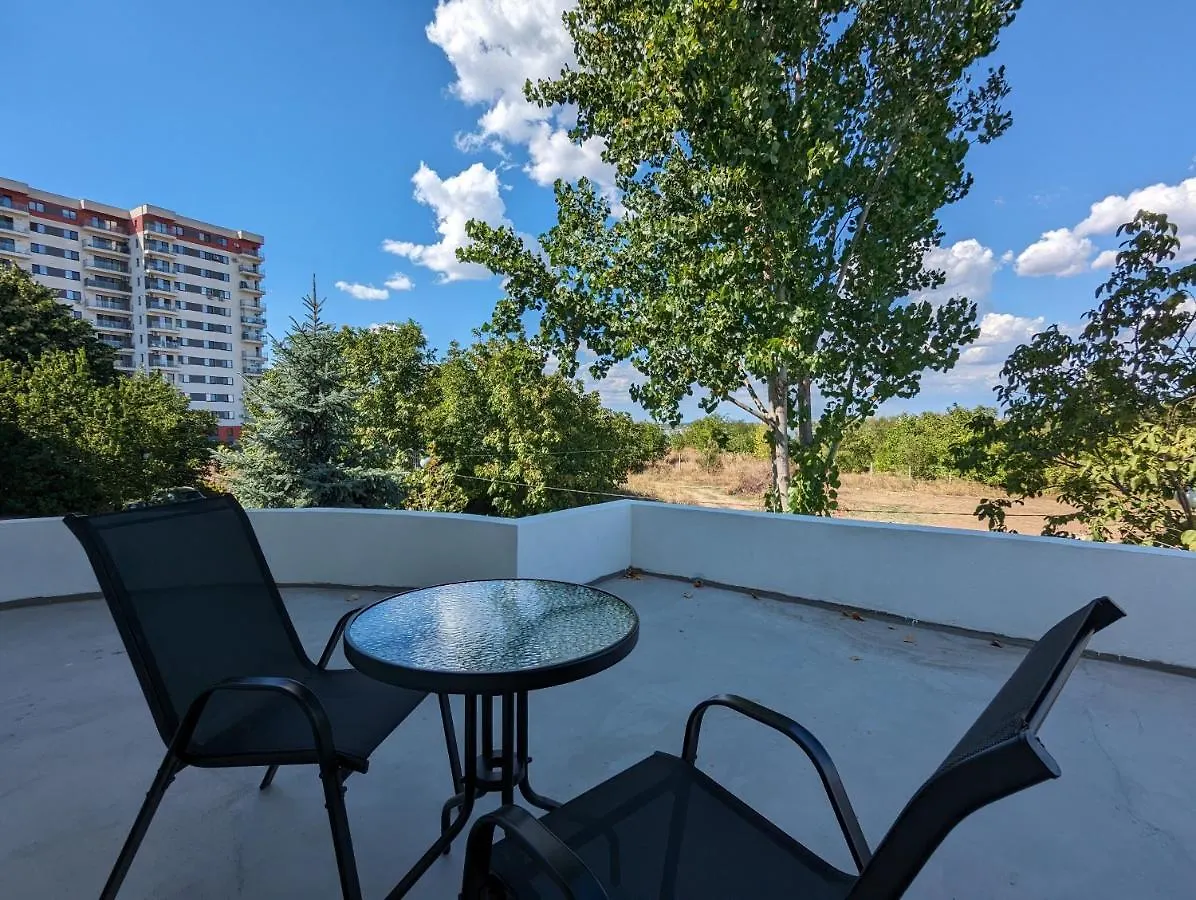 Horizon View Villa - Lakefront Terrace Suite Bucureşti