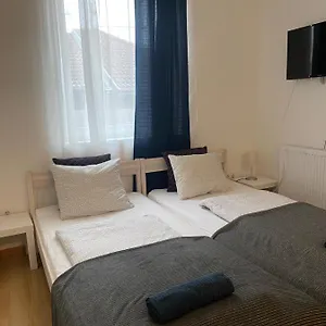 rezervați aici