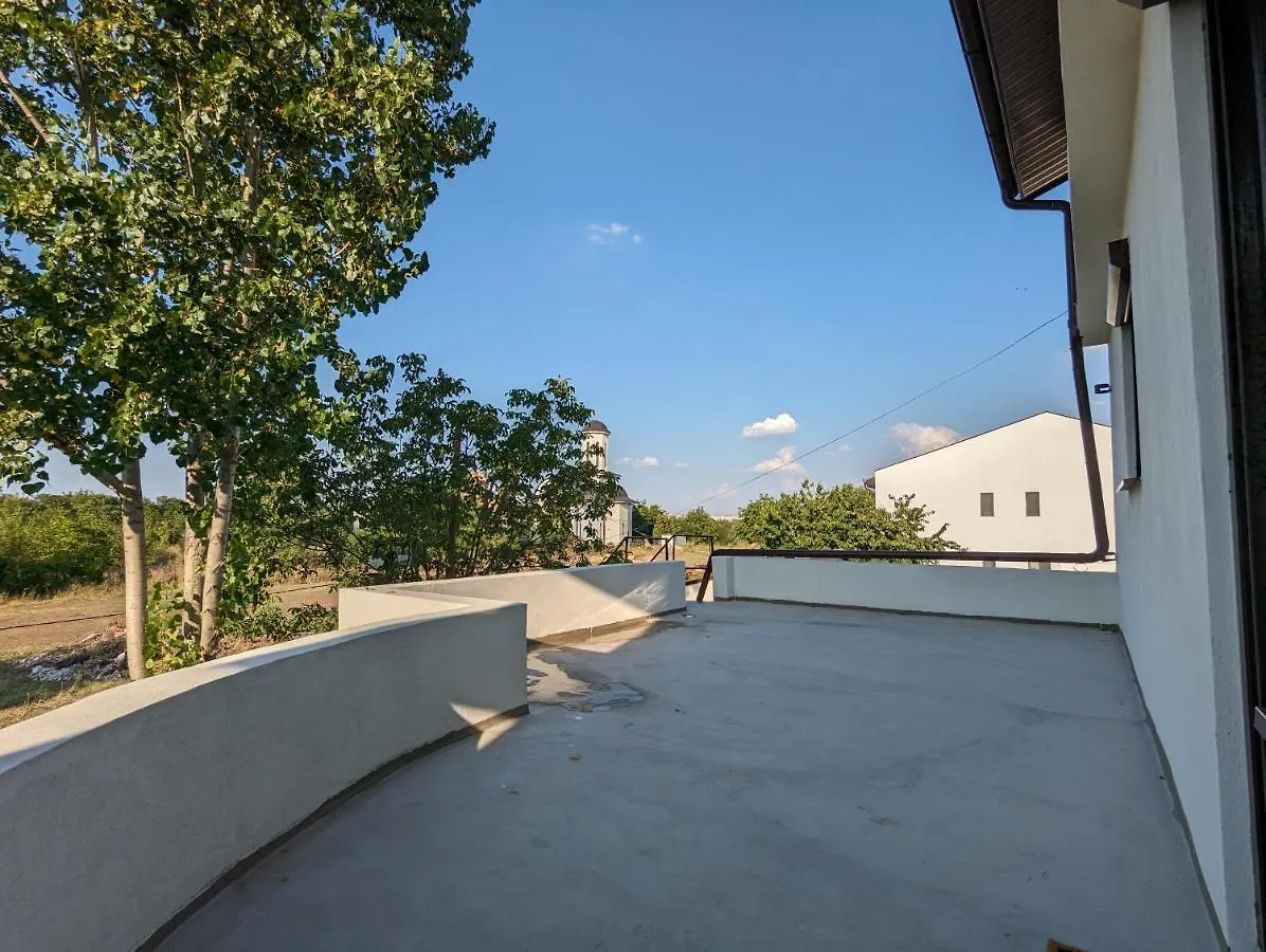 Horizon View Villa - Lakefront Terrace Suite Bucharest 0*,