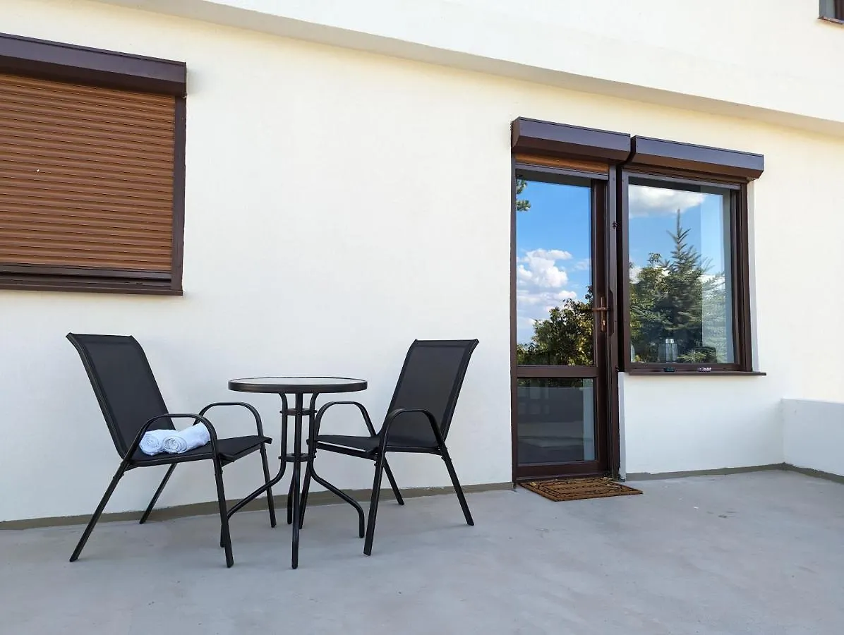 Horizon View Villa - Lakefront Terrace Suite Bucharest Apartment